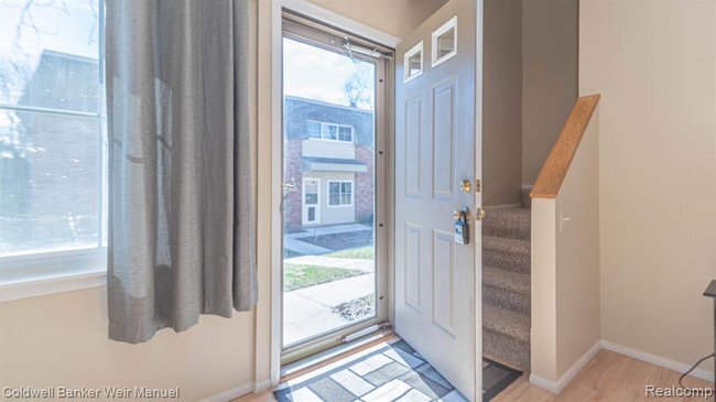 Building Photo - 525 Long Shore Dr