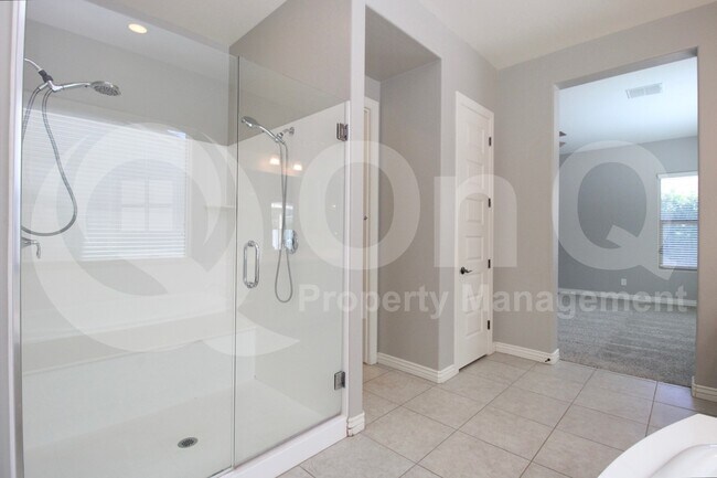 Building Photo - 4247 E Comstock Dr