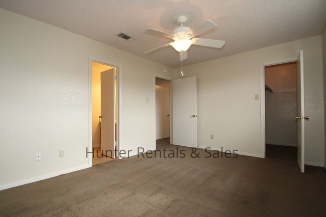 Building Photo - Move South!