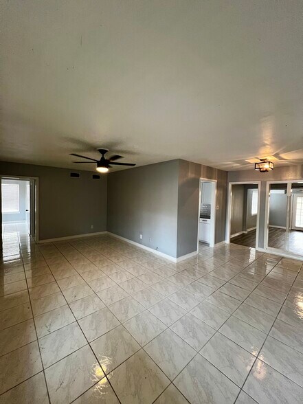 Building Photo - 304 Staunton St