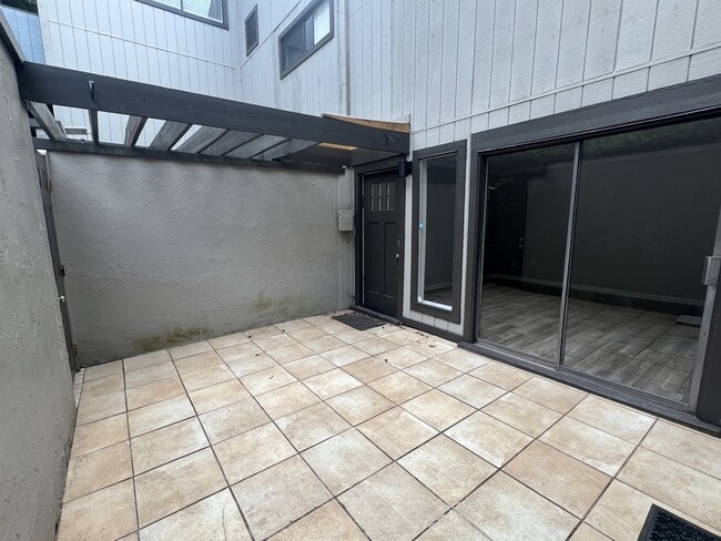 Primary Photo - 3350 Altamont Rd