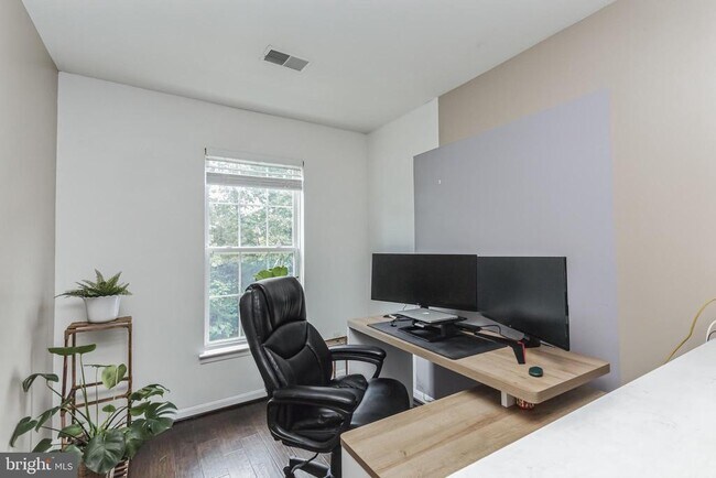 Building Photo - 42753 Stadler Ln