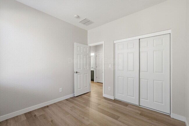 Building Photo - 1711 W Twain Ct