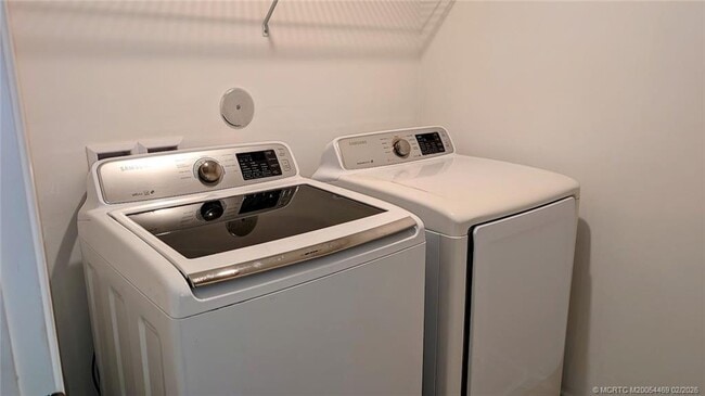 Building Photo - 373 SE Sea Hunt Wy