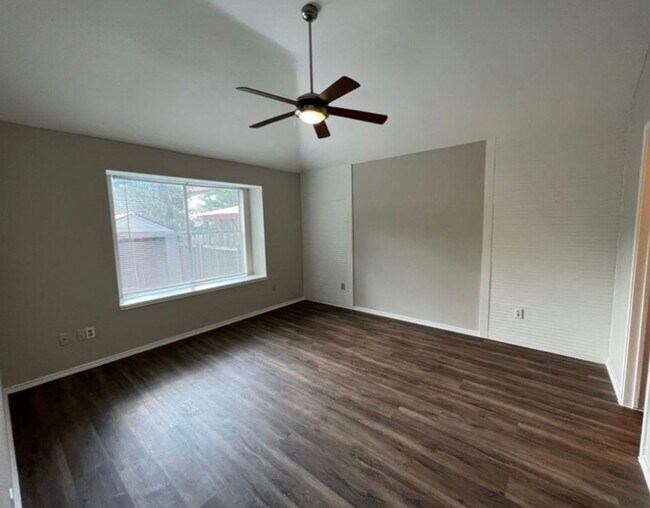 Building Photo - PRELEASING FOR FEBRUARY! 4 Bedroom near Tesla!