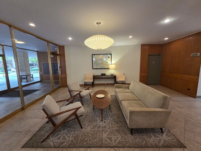 Building Photo - 1516 Hinman Ave
