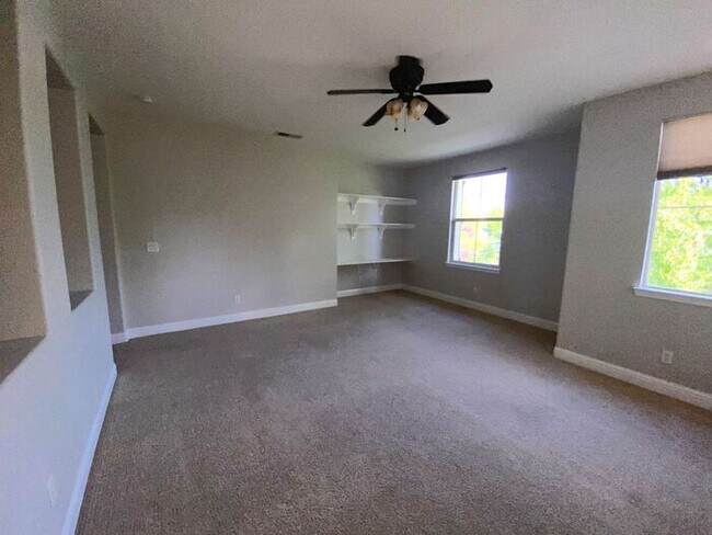 Building Photo - Top of the Hill - Gorgeous 5 Bedroom 3 Bat...