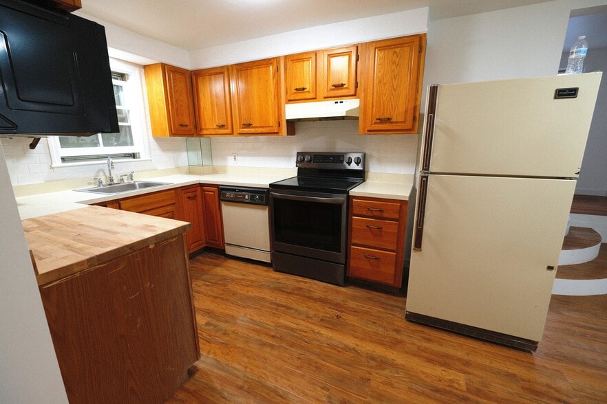 Building Photo - 56 Pleasant St