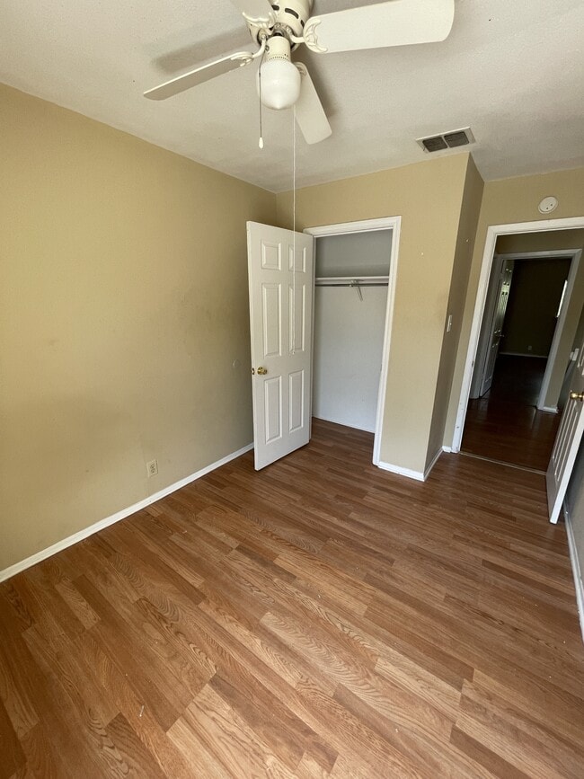 Building Photo - 9931 Village Briar