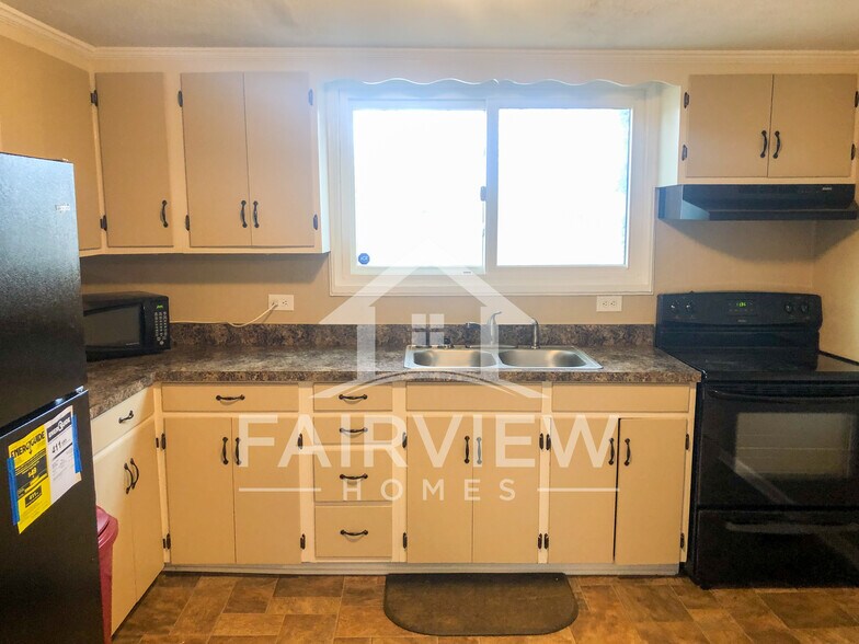 Kitchen - 3520 Demott St