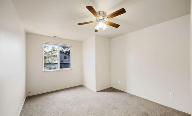 Building Photo - 4036 Village Dr