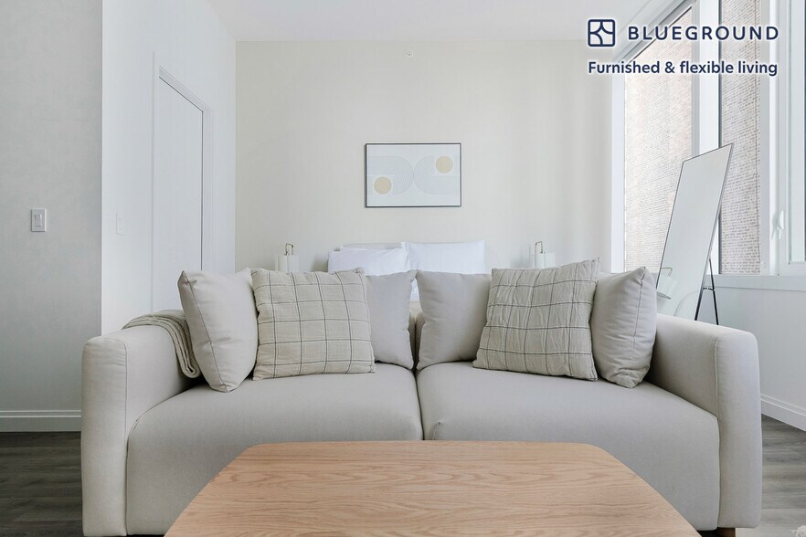 Building Photo - 1000 S Michigan Ave