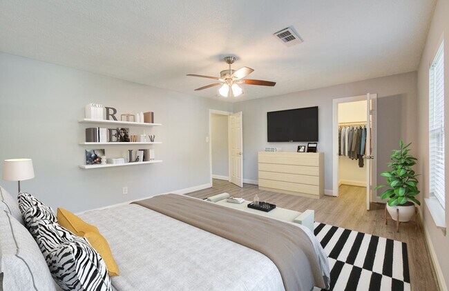 Building Photo - 590 River Plantation Dr