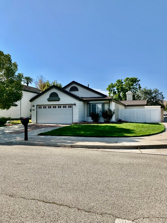 Building Photo - 2899 Thicket Pl
