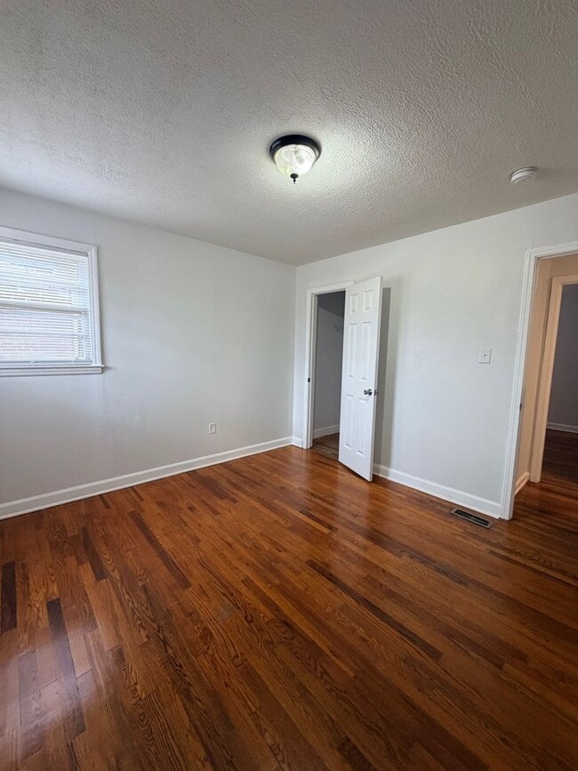 Building Photo - 1318 Lincoln Ave