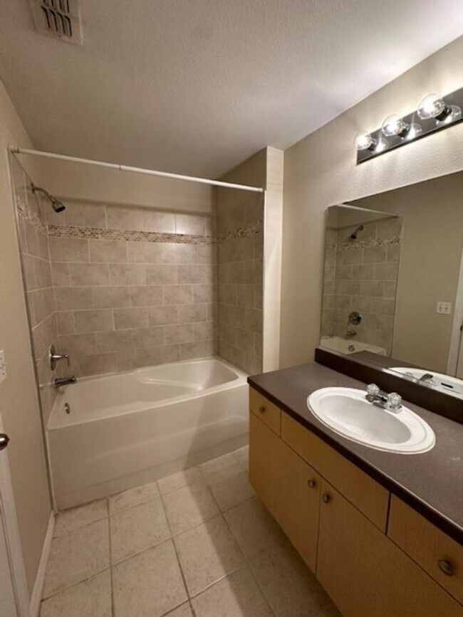 Building Photo - 727 Siena Palm Dr