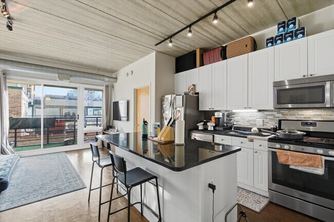 Building Photo - 1440 S Michigan Ave