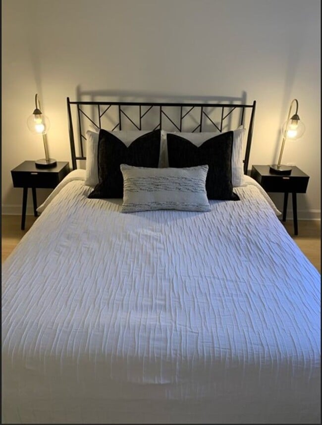 Building Photo - 4 Grand Hall