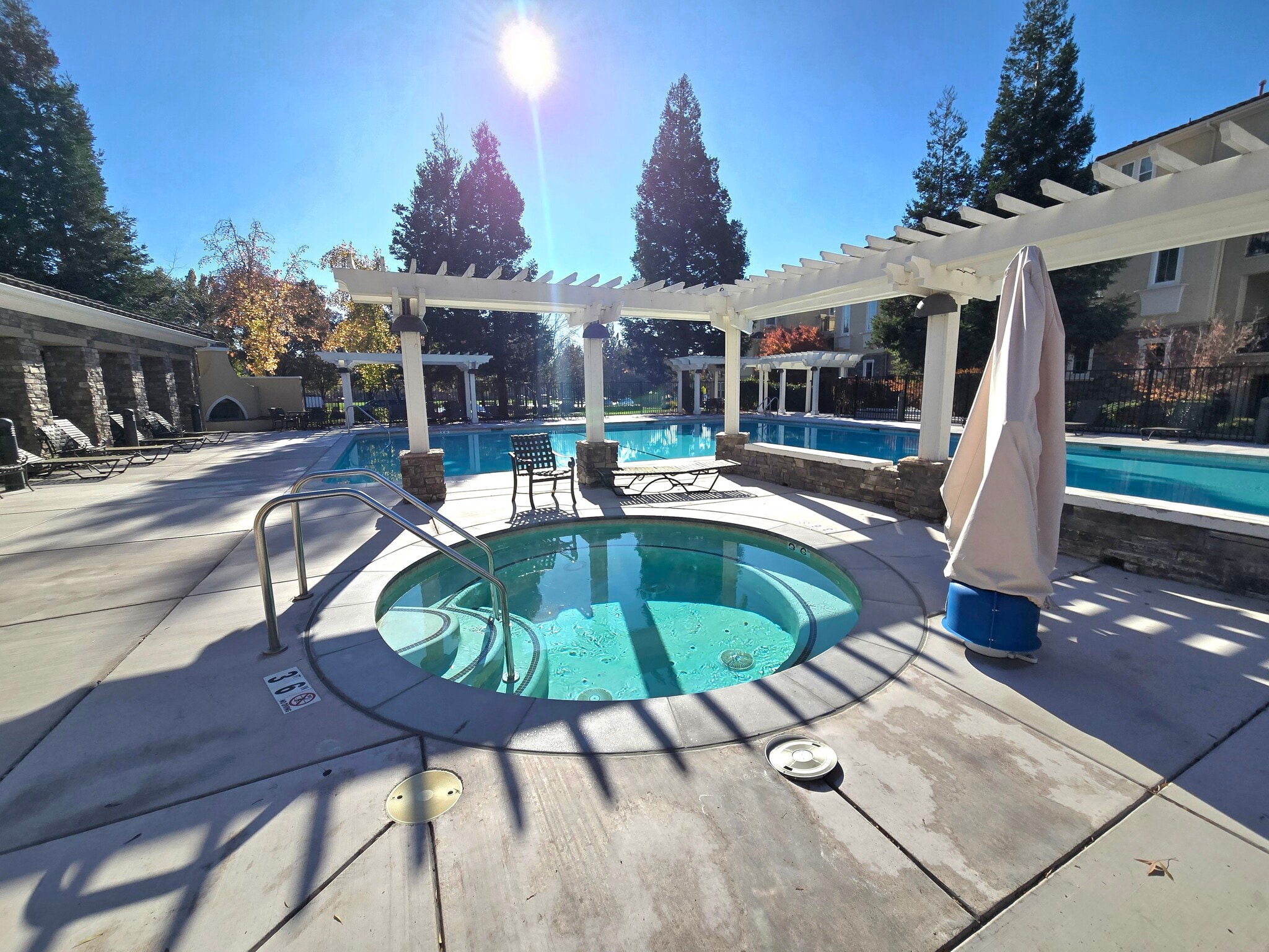 Building Photo - 4353 Fitzwilliam St