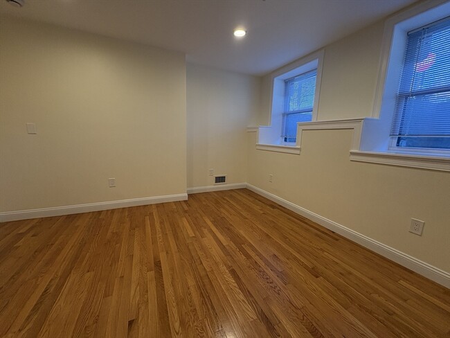 Building Photo - 1801 Beacon St