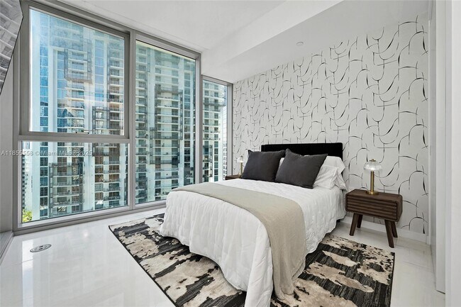 Building Photo - 300 Biscayne Blvd Way