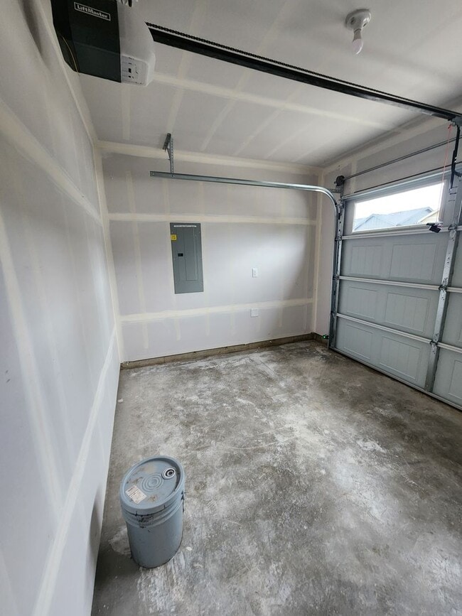 Building Photo - 1010 Peach Rd