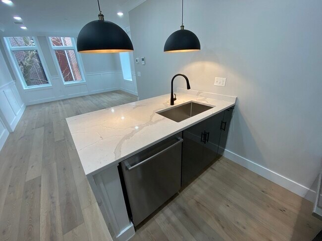 Building Photo - 300 Somerville Ave