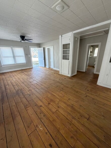 Building Photo - 905 W Main St