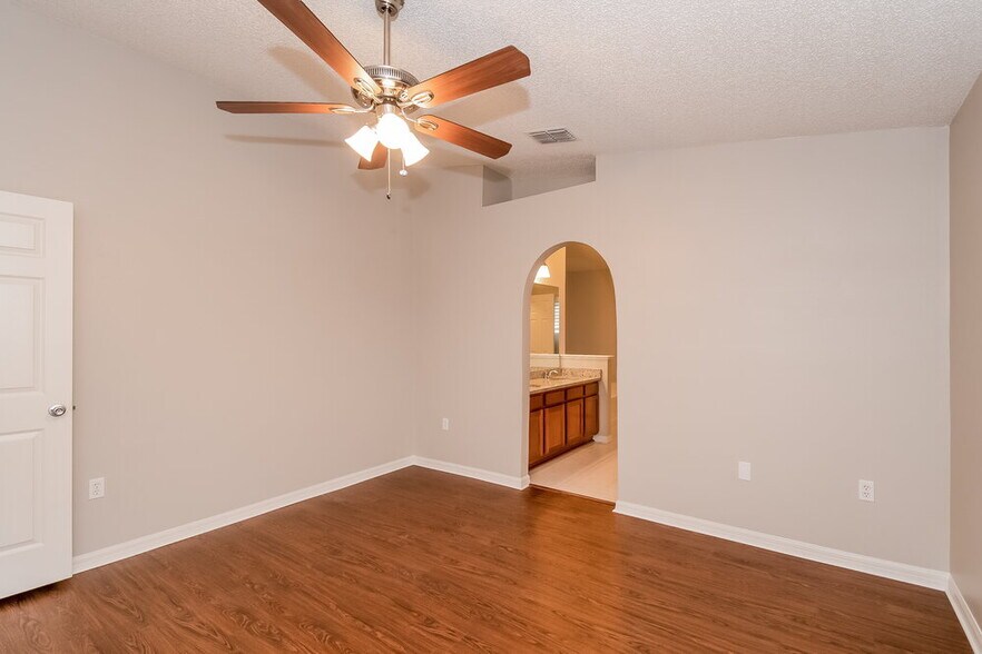 Building Photo - 7390 Overland Park Blvd