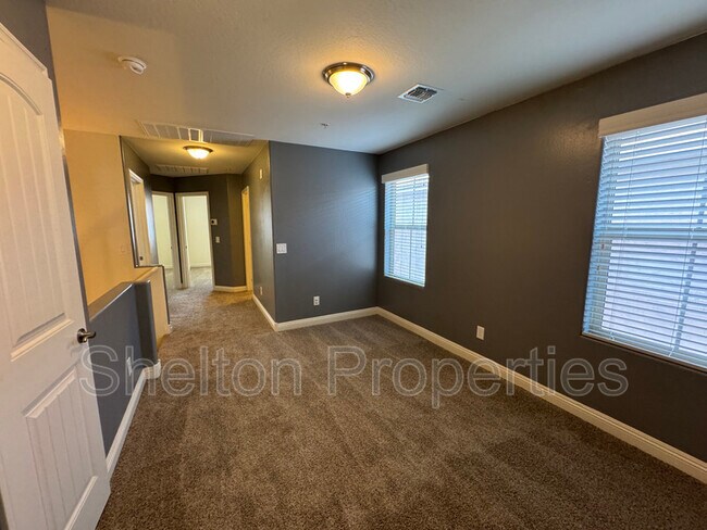 Building Photo - 20901 W Maiden Ln