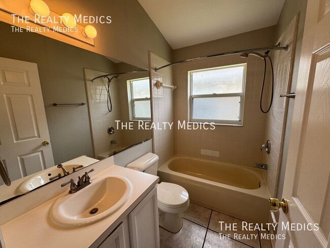 Building Photo - 833 Brightview Dr