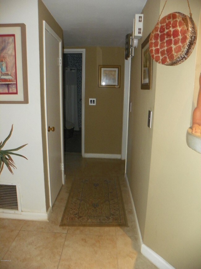 Building Photo - 6815 E 2nd St