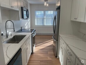 Building Photo - Newly Renovated Condo For Rent in Riverside!