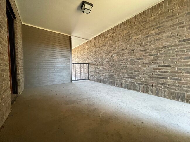Building Photo - Casablanca Condo #121