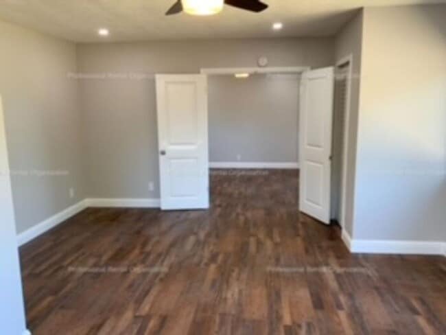 Building Photo - Country property minutes from downtown Pet...