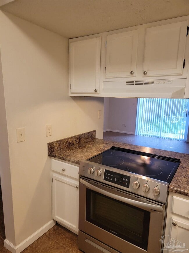 Building Photo - 8103 Stonebrook Dr
