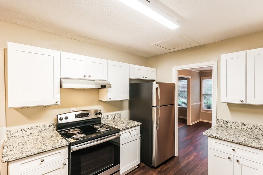 Building Photo - 800 Dunwoody Ln
