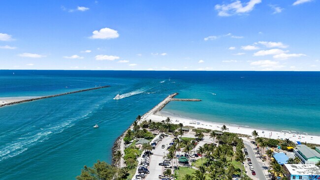 Building Photo - 4003 S Indian River Dr