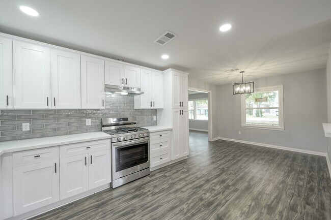 Building Photo - 513 Barkley St