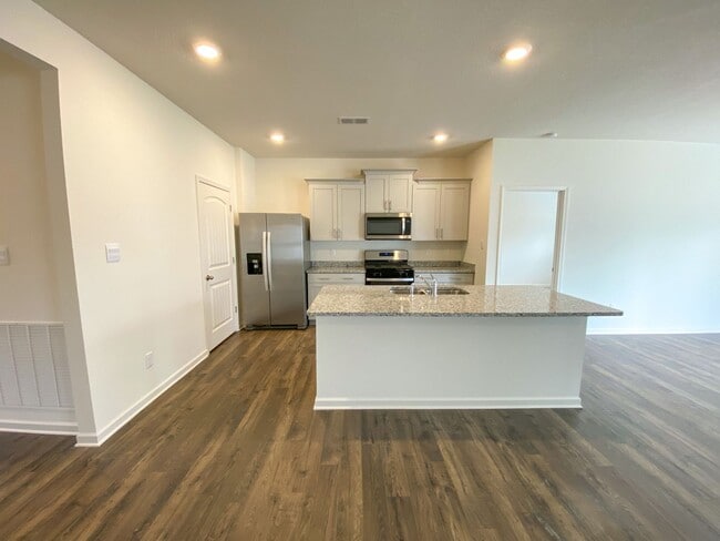 Building Photo - 3 bed, 2 bath in Oakland built in 2023