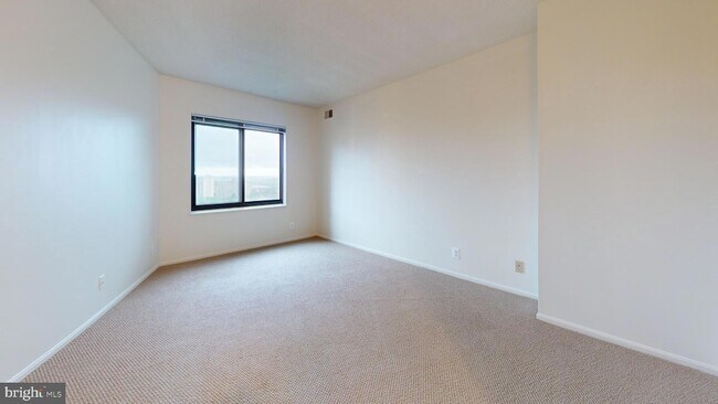 Building Photo - 307 Yoakum Pkwy