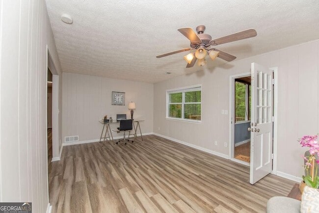 Building Photo - 180 Crabtree Dr