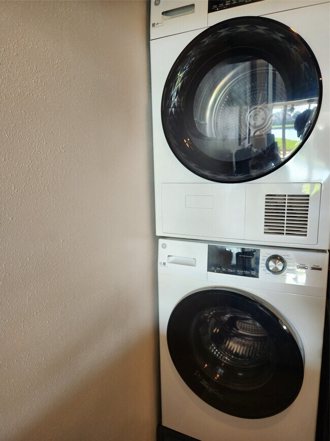 Building Photo - 12600 Melville Dr