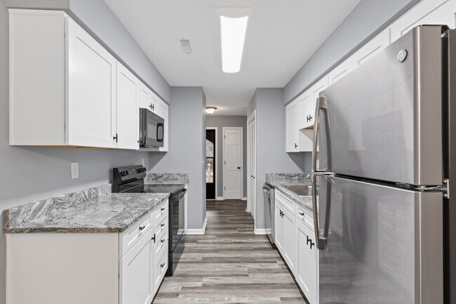 Building Photo - 310 Country Club Villa Dr