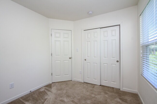 Building Photo - 2405 Woodfield Blvd