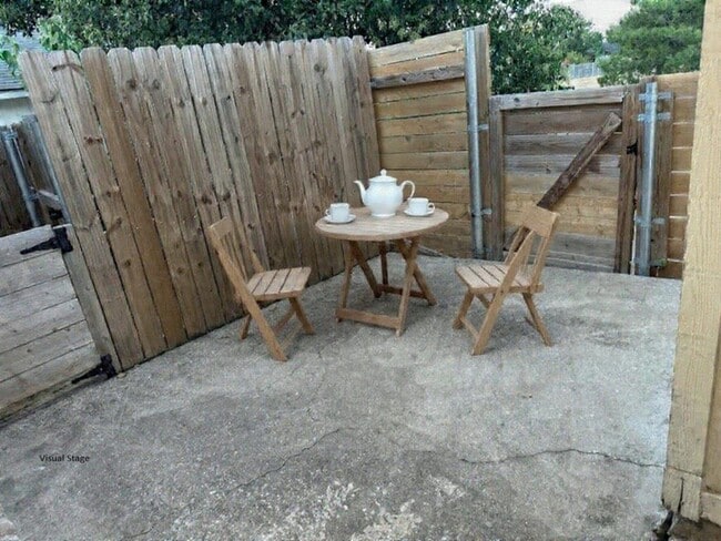 Building Photo - 4003 Stonebridge Dr