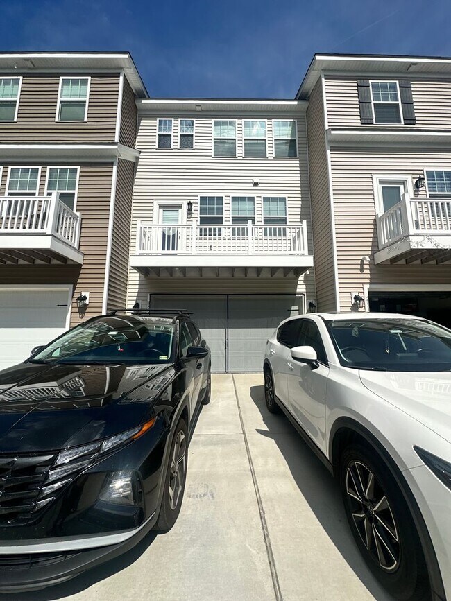 Building Photo - New construction 3 bedroom, 3.5 bathroom c...