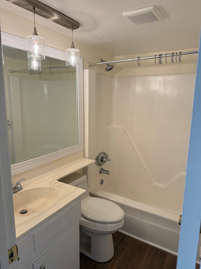 Building Photo - Holly Hill Apartments