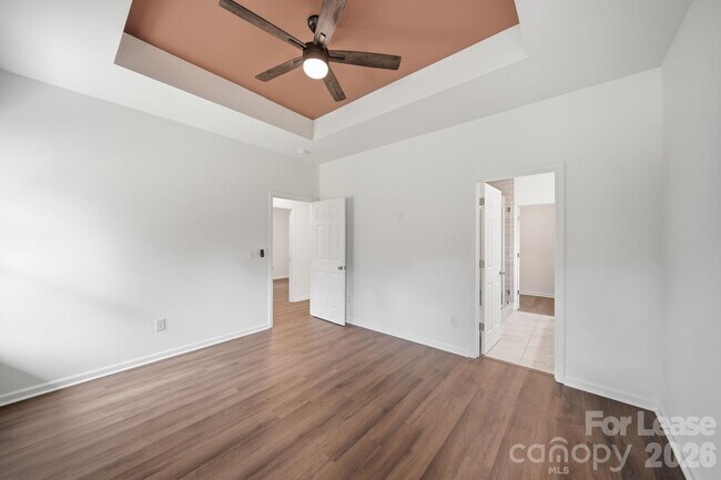 Building Photo - 1533 S Battleground Ave