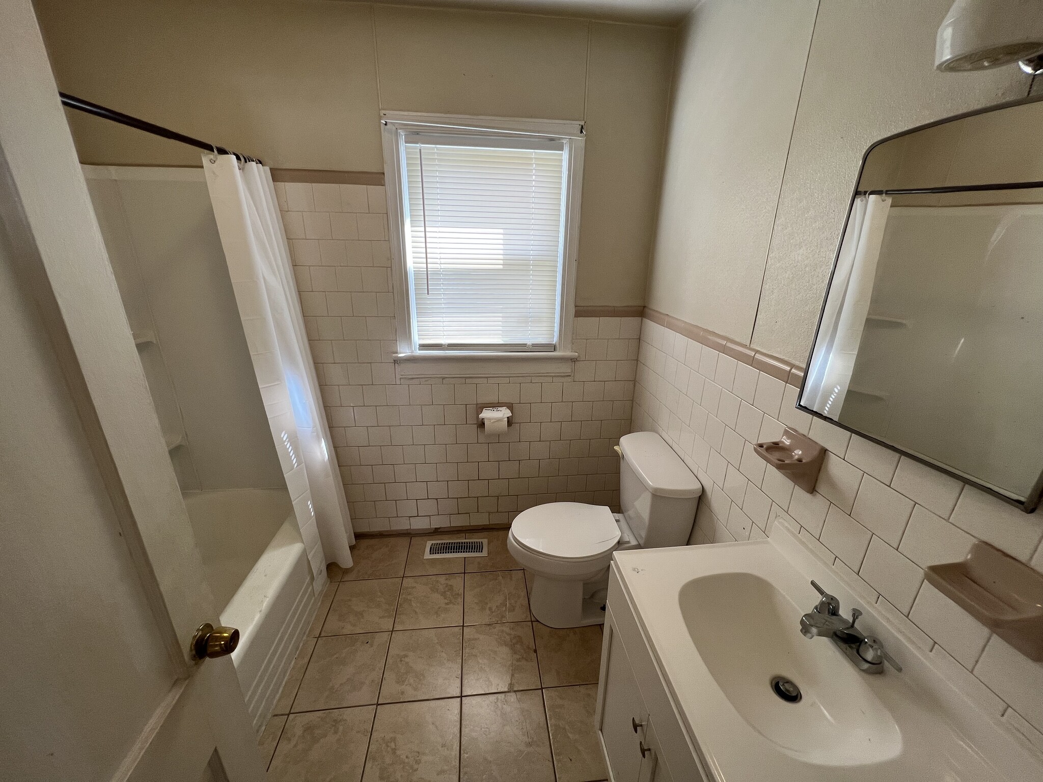 Bathroom - 3314 Granby St